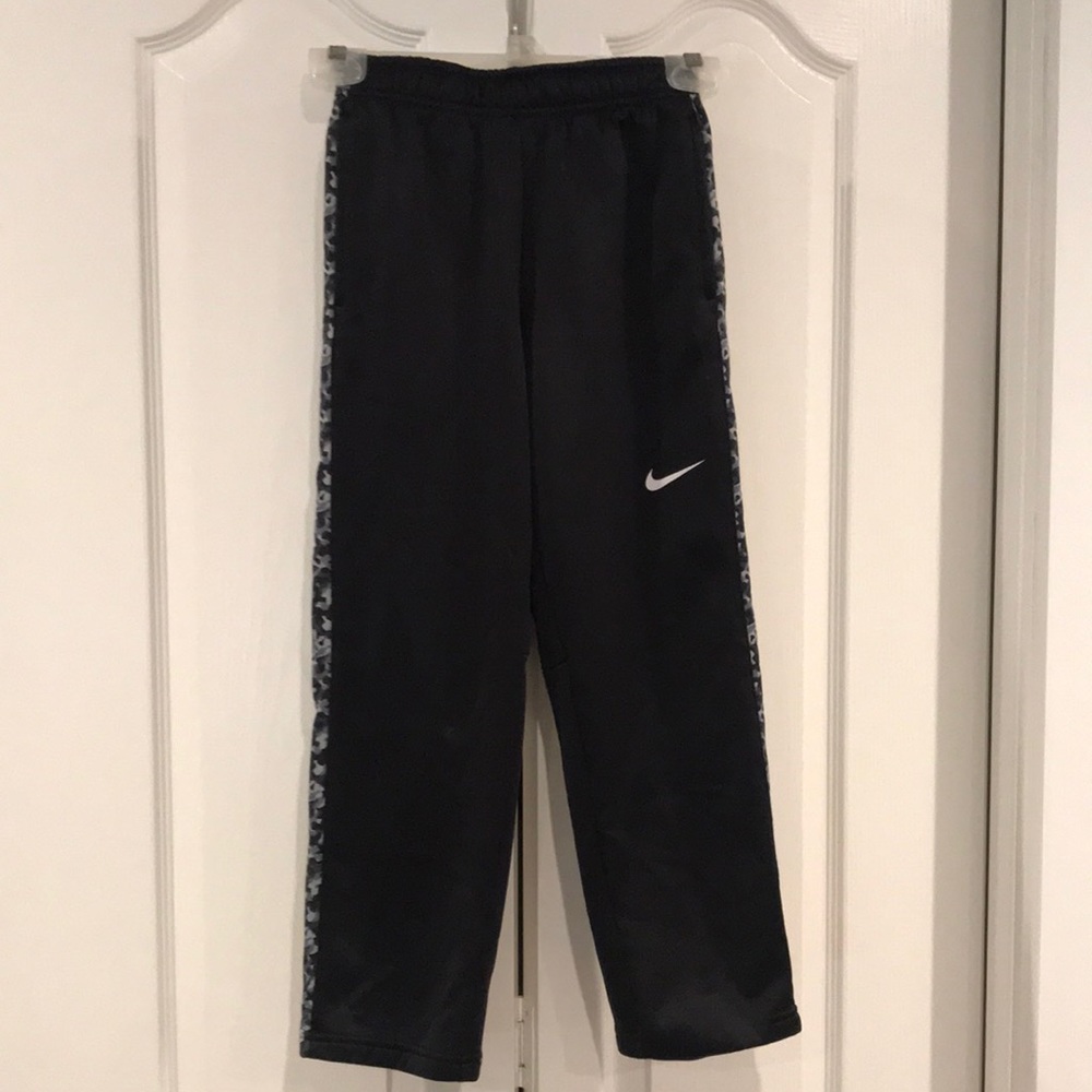 Nike boys sweats Therma-fit